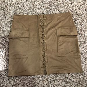 NWT Guess Kelly Tan Faux Suede Mini Skirt Size XL!
